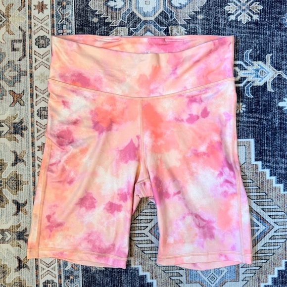 GapFit Women’s Pink Tie-Dye High Rise Biker Shorts Size Medium - Picture 1 of 8